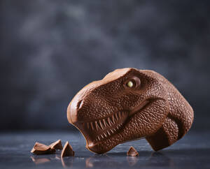 marksandspencer_VELIKONOCE23_dinosauri hlava z mlecne cokolady Chocosaurus Rex_249Kc.jpg